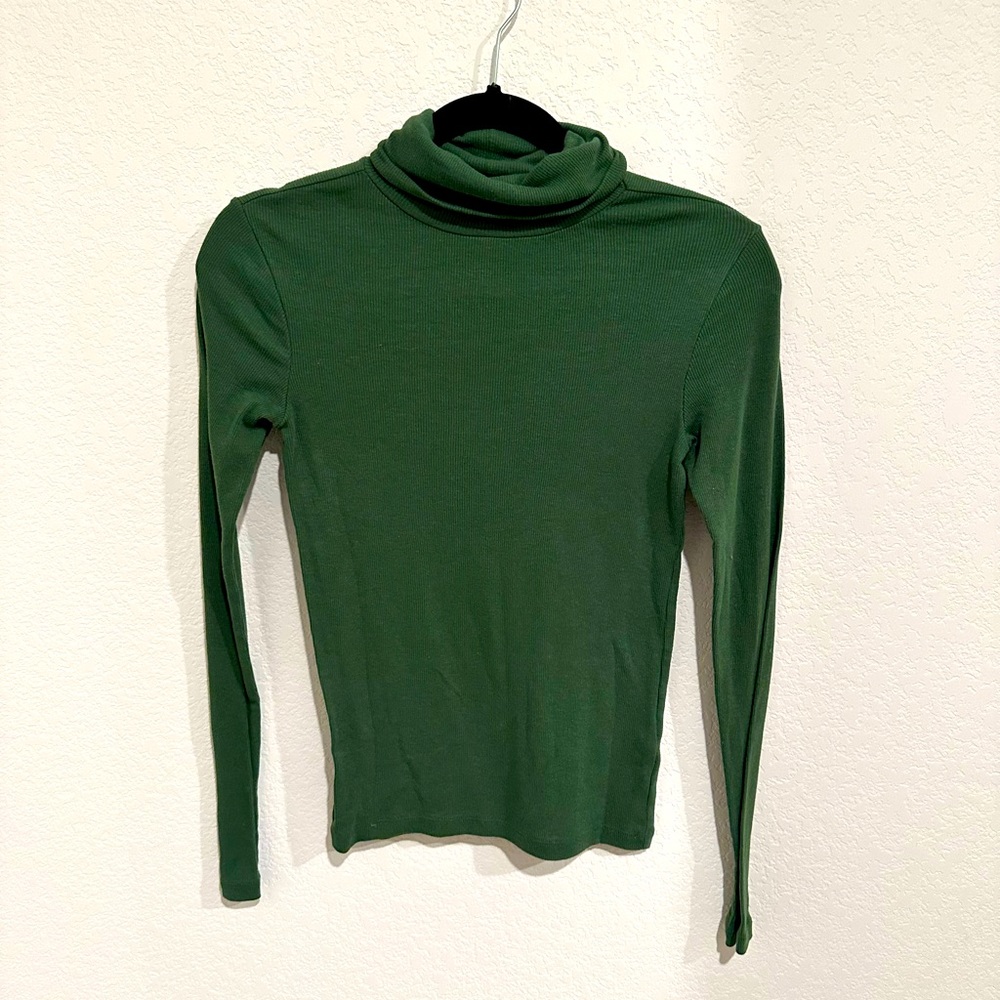 Green Ribbed Turtleneck Top